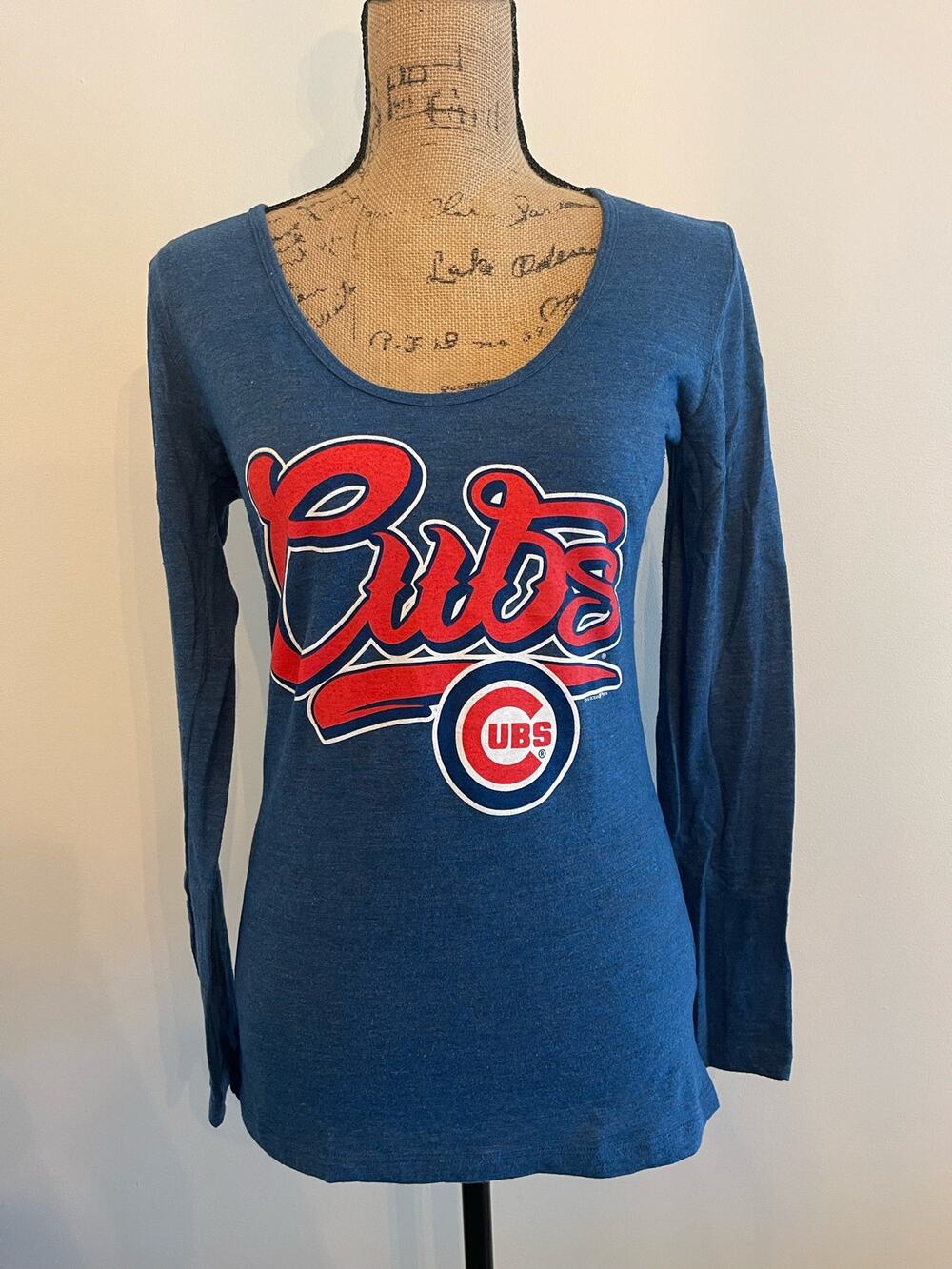 Chicago Cubs Womens Long Sleeve TShirt Size Small